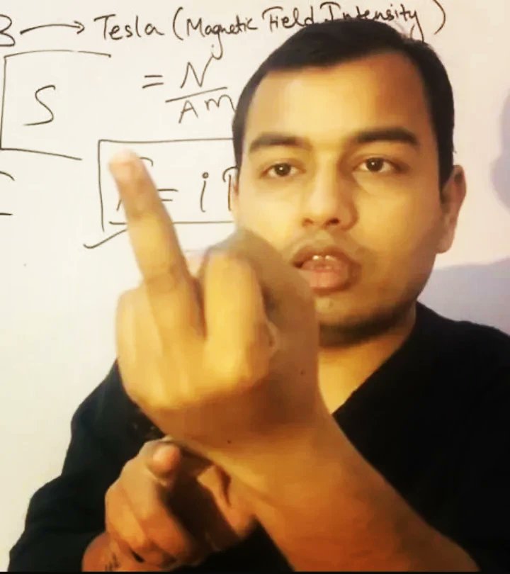 ckchirag007's tweet photo. @sauravsingh_9 @sixsigma896 @ani_digital Aur jo tu #hinduphobia fila raha hai uska kya https://t.co/bvUPoSOpmA