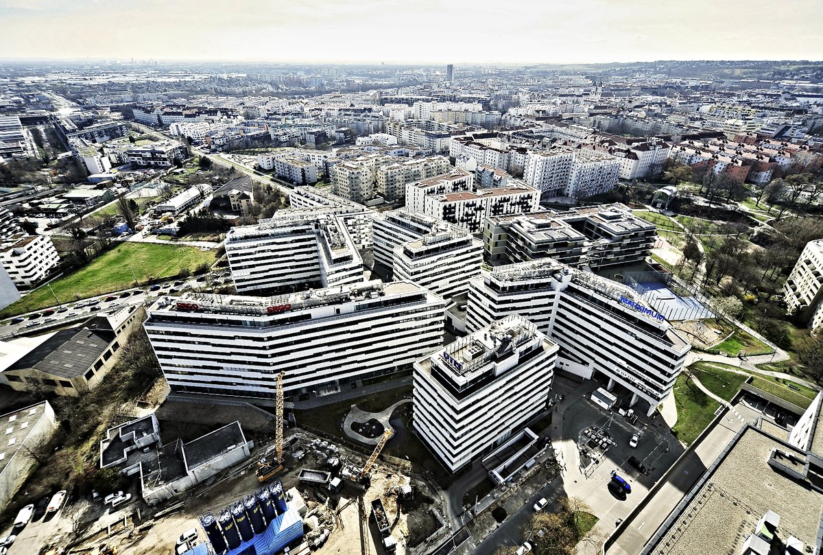 apex_archive's tweet photo. Vor 2 Jahrzehnten ein Ort, wo alte Weiblein Holz sammeln gingen und eine seelige Ruhe herrschte.
#Erdberg (+#StMarx ) haben sich seitdem am extremsten, von allen Stadtgebieten #Wien ´s, gewandelt...
#Stadtentwicklung #Stadtansichten #gasometer #Neubauten #Überprägung #urban https://t.co/0mp8mEdlCO