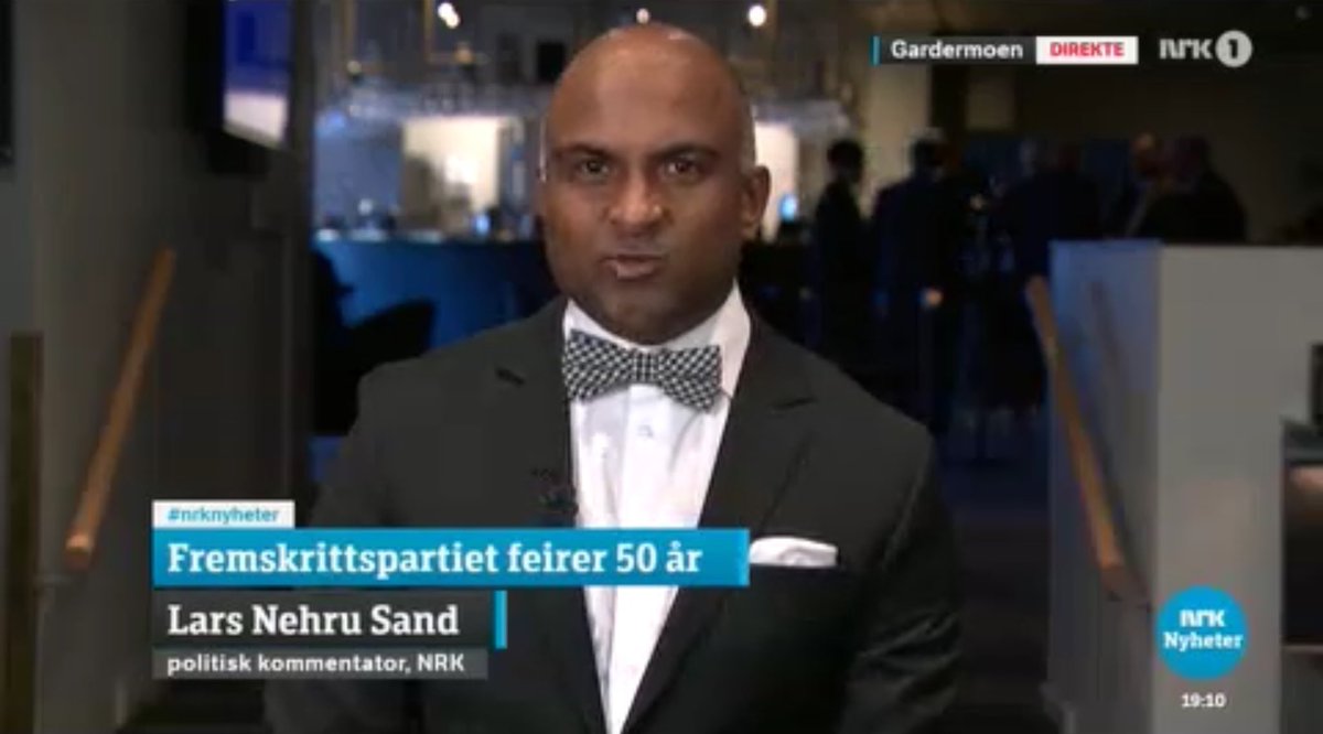 HWarloe's tweet photo. HER ER i hvert fall én som har dresset seg opp for å delta på feiringen av 50 års jubileet til @frp_no. Veldig stilig! 😎🥳#nrknyheter #frplm https://t.co/JpnY9koQgJ