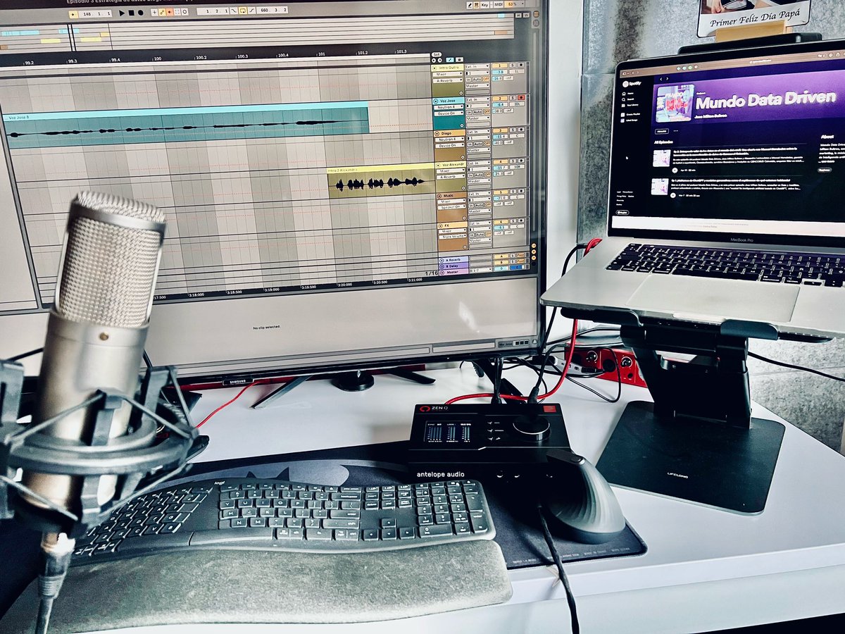 JoseMBuitron's tweet photo. Produciendo el 3er episodio del #podcast #Mundodatadriven 

https://t.co/LKiEQD7wOw https://t.co/aEoZkOLtsG