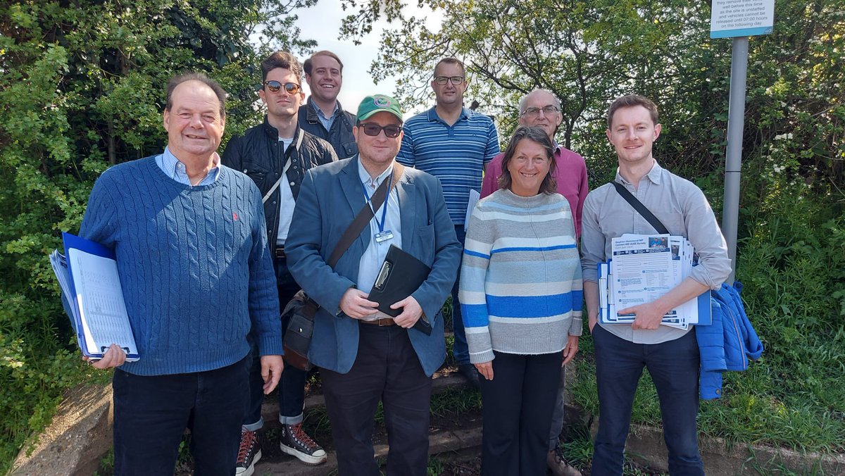 A brilliant sunny morning for campaigning in Cannon Hill, Wimbledon with @S_Hammond and local Conservative councillors #ToryDoorstep @CCACllrs