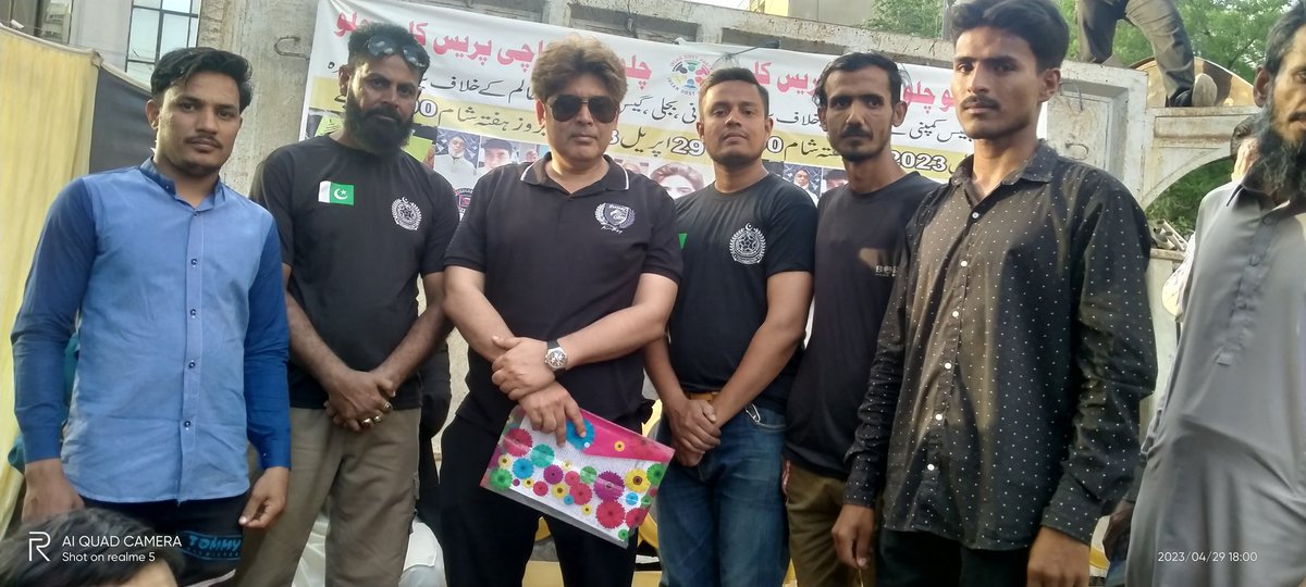 EhsaasHuman's tweet photo. پانی ،بجلی و گیس کی بندش اور اضافی بل کے خلاف کراچی پریس کلب پر احتجاجی مظاہرہ ۔
#Protest #EhsaasHumanRightsFoundation https://t.co/gmtHQ0cpLE
