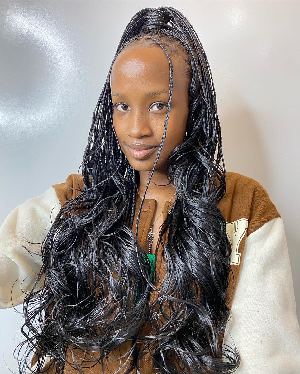 sleek_ug's tweet image. French curl braids by us🤗
☎️: 0757716514 for booking &amp;amp; inquiries
Location: Eseri Complex Ntinda Room B8 &amp;amp; B9 #Trending #today