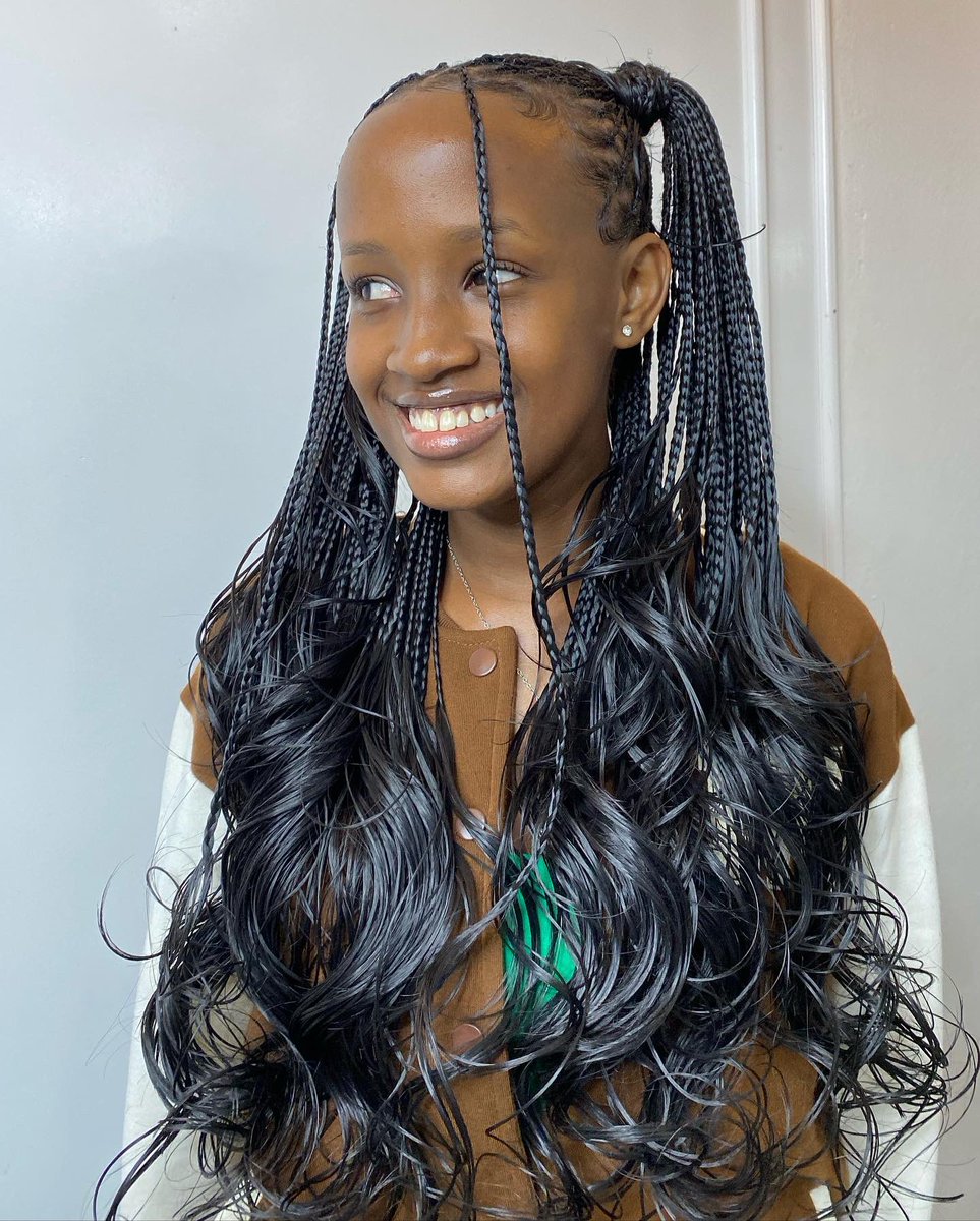 sleek_ug's tweet image. French curl braids by us🤗
☎️: 0757716514 for booking &amp;amp; inquiries
Location: Eseri Complex Ntinda Room B8 &amp;amp; B9 #Trending #today