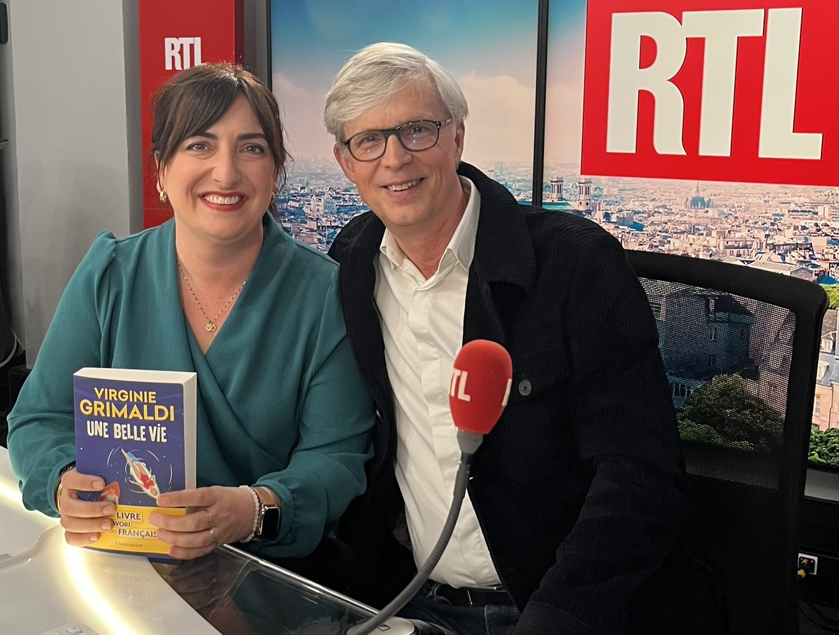 Ce dimanche 30/4, les confidences de Virginie Grimaldi sur sa passion de l’écriture, ses habitudes de travail et son succès dans @LVT_RTL #GrandFormat. RdV à 9h15 sur @RTLFrance. La romancière la plus lue de France publiera le 3 mai son 9e livre #unebellevie aux @Ed_Flammarion.