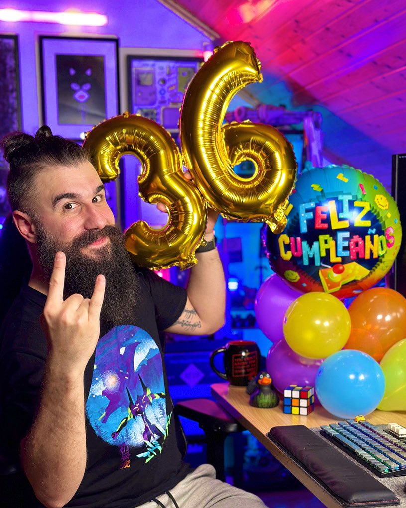MoureDev's tweet photo. v36.0.0 desplegada en producción! 🥳

Toca seguir desarrollando features 🤘
A ver cuántos bugs aparecen...

¡A vuestra salud! 🍻 https://t.co/4VJtkkPhvf