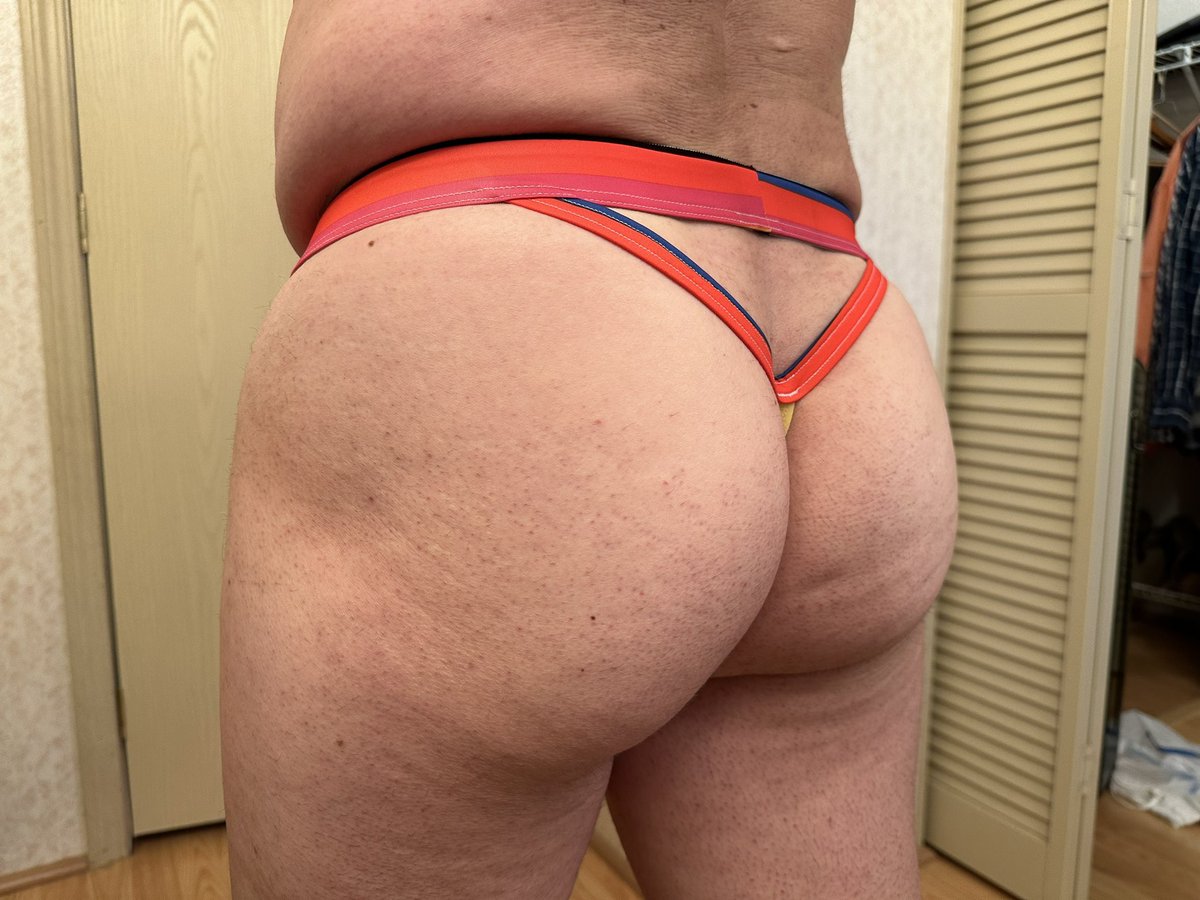 n2_briefs's tweet photo. Q: Do I have a better side? From the left or right?
⬅️ 🤔 ➡️
#2xist #YBack #Thong #DadButt https://t.co/V3QNFUCdnJ