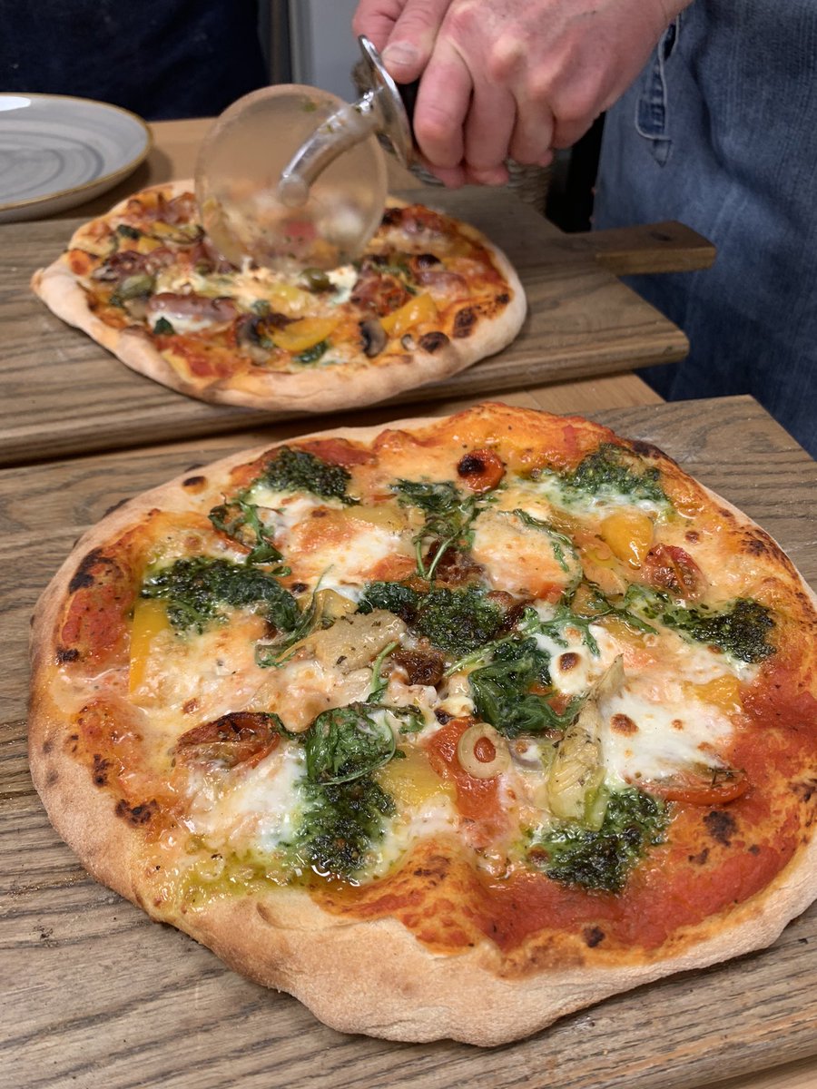 oRoseyo's tweet image. I had the nicest morning at @ratteryretreats - making pizza, focaccia and meringues with some of my favourite people! If you’re looking for something to do as a group, or for somewhere heavenly to stay, have a look at their website: millcrossretreats.com #cookingwithfriends
