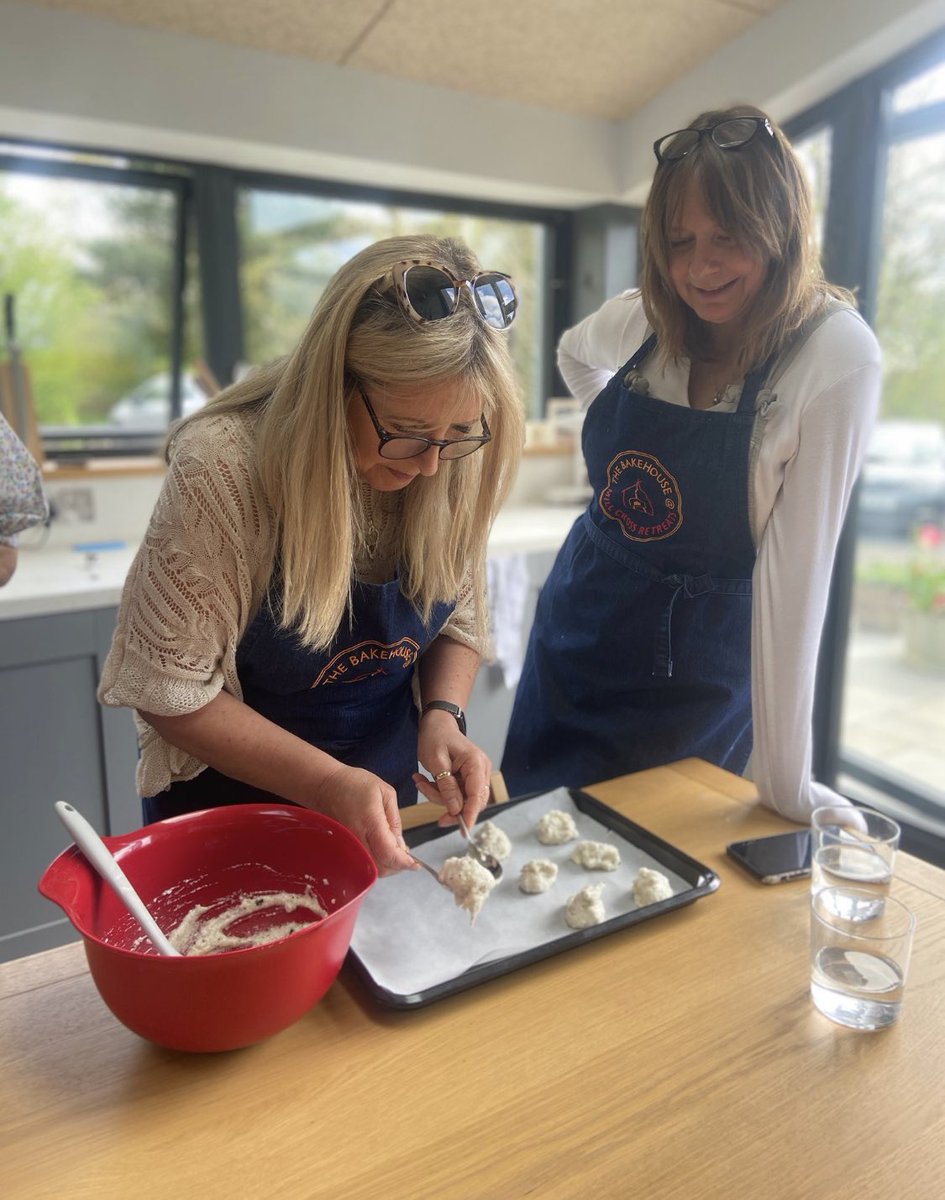 oRoseyo's tweet image. I had the nicest morning at @ratteryretreats - making pizza, focaccia and meringues with some of my favourite people! If you’re looking for something to do as a group, or for somewhere heavenly to stay, have a look at their website: millcrossretreats.com #cookingwithfriends