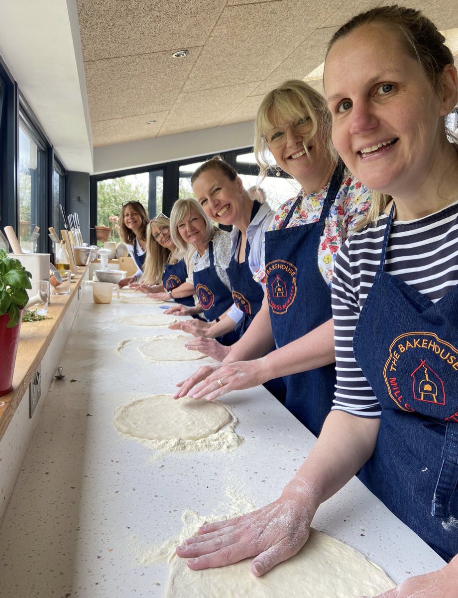 oRoseyo's tweet image. I had the nicest morning at @ratteryretreats - making pizza, focaccia and meringues with some of my favourite people! If you’re looking for something to do as a group, or for somewhere heavenly to stay, have a look at their website: millcrossretreats.com #cookingwithfriends