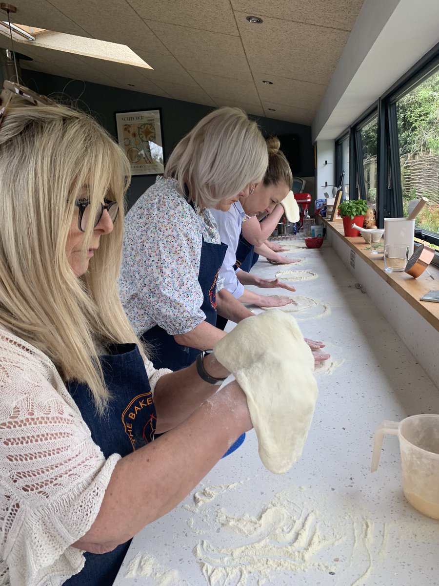 oRoseyo's tweet image. I had the nicest morning at @ratteryretreats - making pizza, focaccia and meringues with some of my favourite people! If you’re looking for something to do as a group, or for somewhere heavenly to stay, have a look at their website: millcrossretreats.com #cookingwithfriends