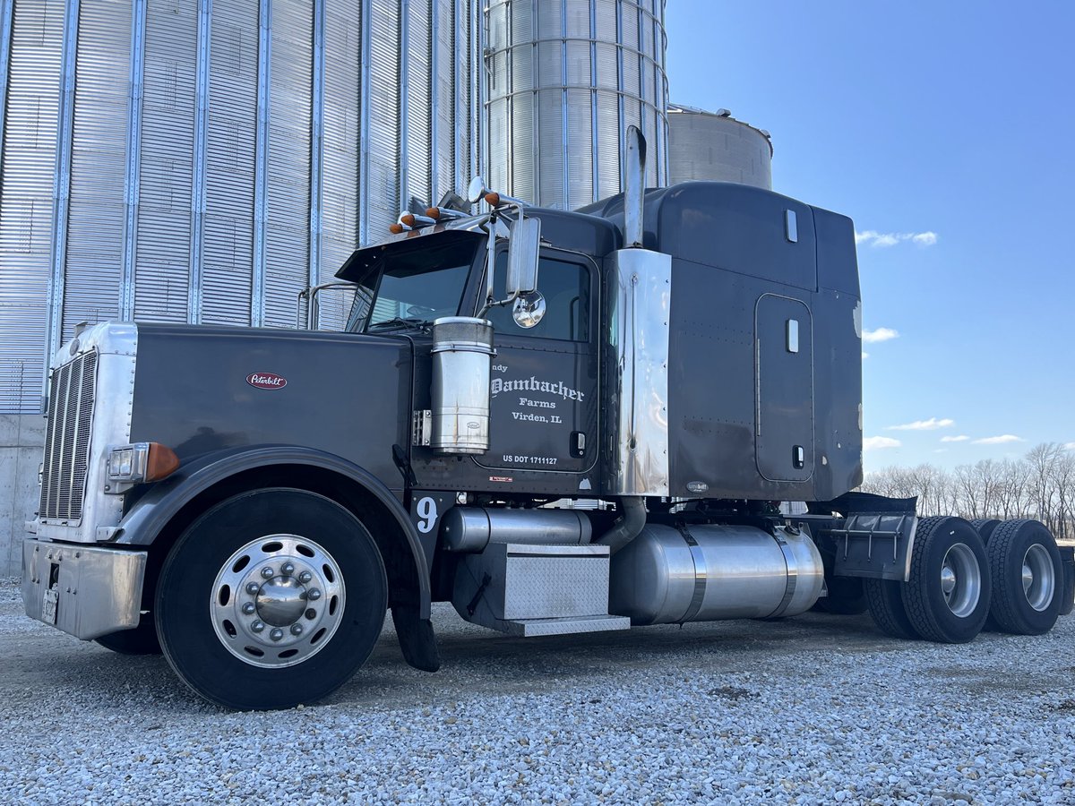 ILcornfarmer's tweet photo. For Sale! 2006 Peterbilt 378. CAT C-13 acert 991,524 mi. 13 speed Transmission, 63” standup sleeper. Overhauled @ 742,000 mi- with Paperwork. $60,000 https://t.co/mHV5MEEllv