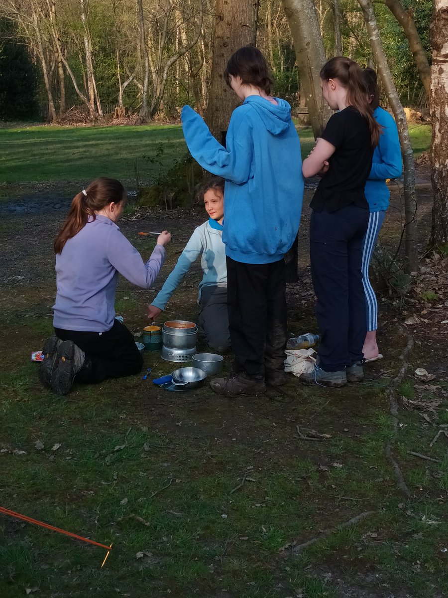 We're all in camp, tents are pitched and cooking is underway... some are more creative than others 🤣. All of the groups have done really well today, they're polishing their skills and will be able to be a bit more independent tomorrow!