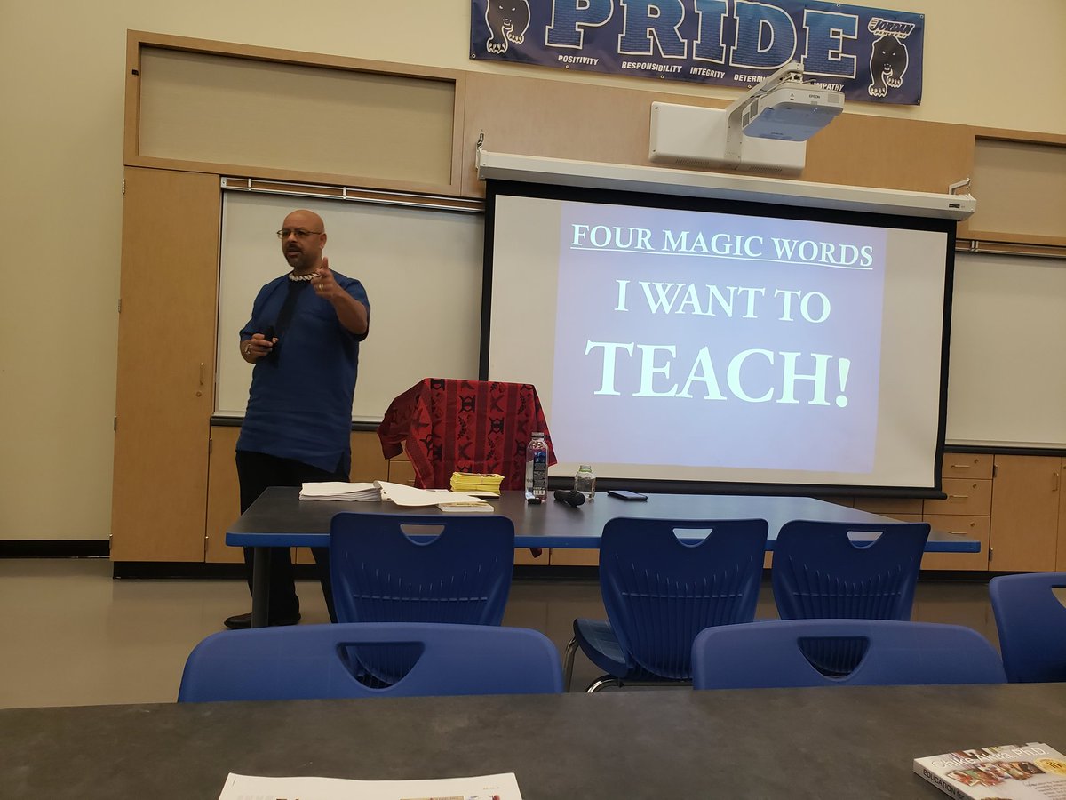 DrSuarayLB's tweet photo. At Jordan HS Long Beach w #DrAkua. 🔥🔥🔥 https://t.co/sL2CdgGK3f