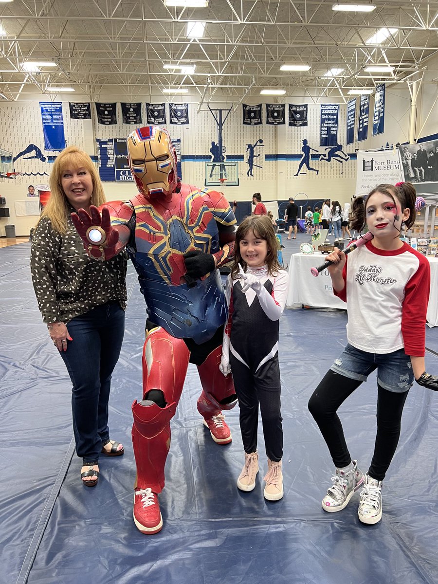 FBISDSupe's tweet photo. Bookapalooza event today at Clements HS! Authors, book characters, student presentations, and lots of fun! Shown: students, parents &amp; BHS volunteers!Thanks to FBISD academic dept for organizing such a positive event to promote literacy and how fun reading can be! Proud Supt! https://t.co/V1w71EXSmC