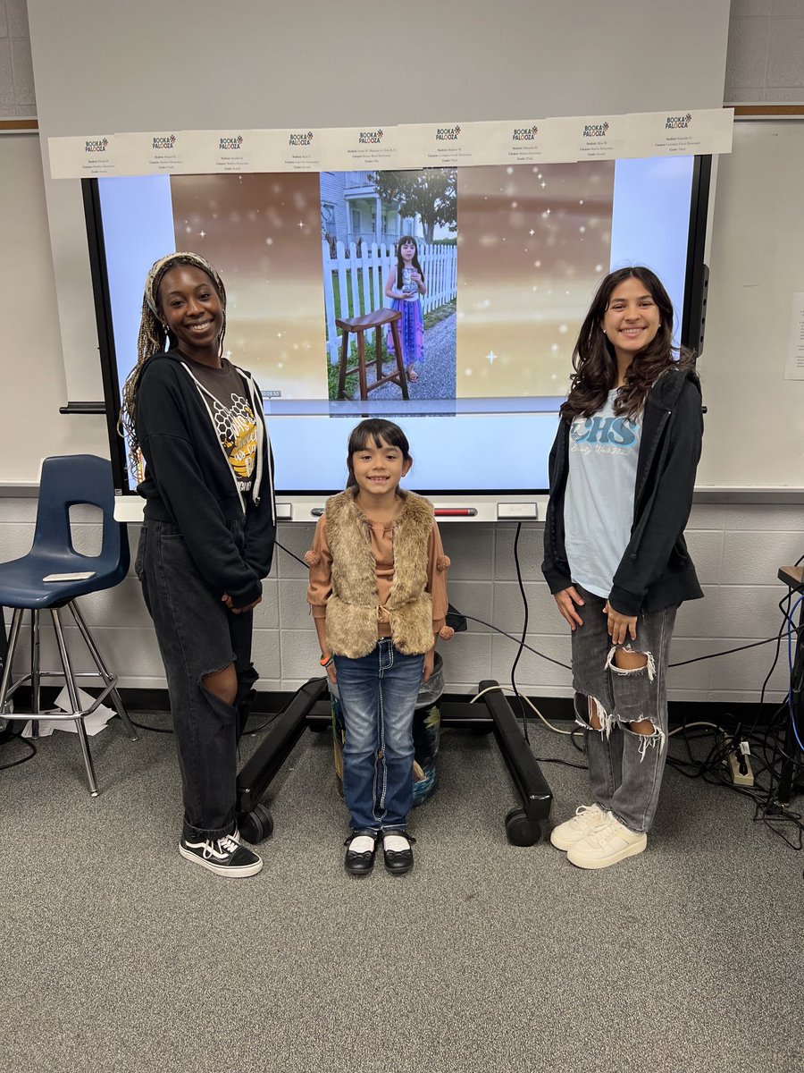 FBISDSupe's tweet photo. Bookapalooza event today at Clements HS! Authors, book characters, student presentations, and lots of fun! Shown: students, parents &amp; BHS volunteers!Thanks to FBISD academic dept for organizing such a positive event to promote literacy and how fun reading can be! Proud Supt! https://t.co/V1w71EXSmC