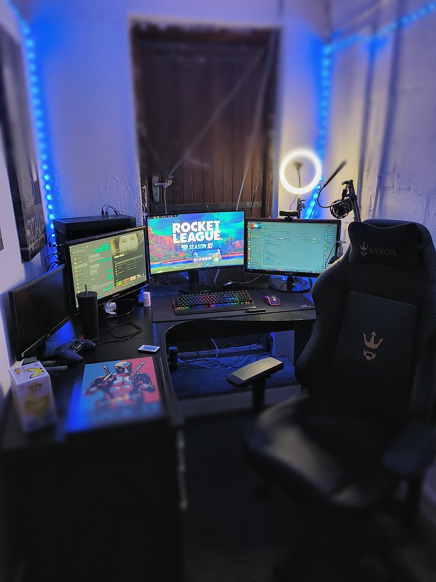 What's a gamer without his space? 🔥 Rate my setup 🥹

#rocketleague #gamer #rgb #safespace #streamer #StreamersConnected <a href="/Kyros_sa/">Kyros</a>