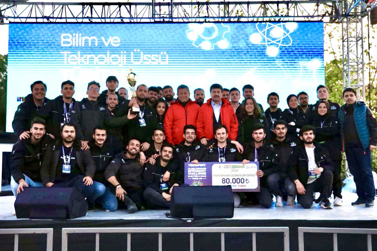 SubuOfficiall's tweet photo. Pistlerde esmeye devam ediyoruz 😎

🚙💧 Teknofest 2023 Uluslararası Efficiency Challenge Elektrikli Araç Yarışları Hidromobil Kategorisi’nde 3. olduk.

Tebrikler SUBÜ TETRA 👏🏻👏🏻 https://t.co/m0ztHFL932