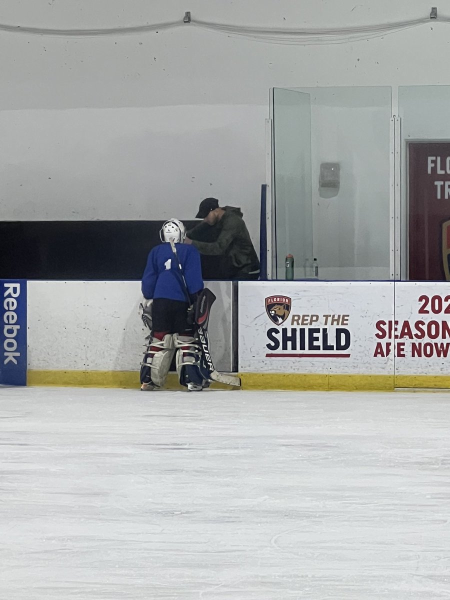 xonichollexo's tweet photo. Sitting here thinking....are you more stressed being a goalie dad? ๐คข@CraigAnderson41 @NHL @NHLNetwork @FlaPanthers @PanthersIceDen #firstgameever https://t.co/aqrWDsE6j8