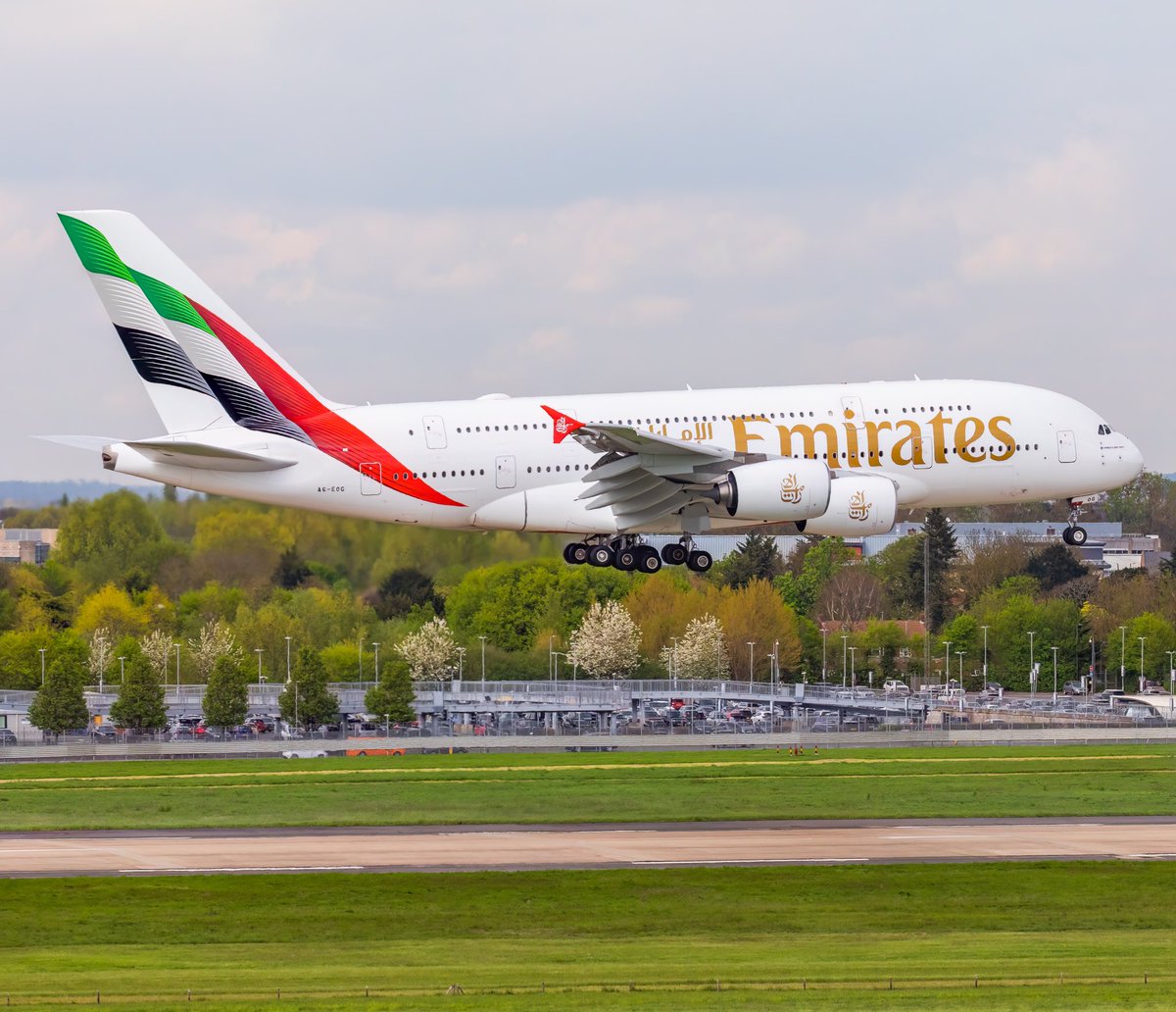 Opinions on the new @emirates livery? A6-EOG on its first visit to @HeathrowAirport this afternoon!
