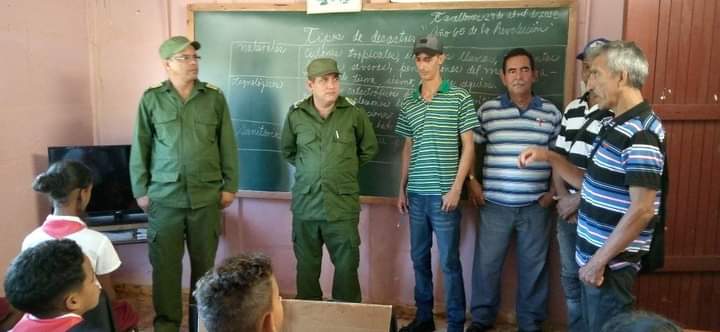 En la comunidad de Farallones se realizan las actividades programadas en el Día Territorial de la Defensa en #Moa #CubaViveEnSuHistoria <a href="/telecristaltv/">telecristal</a> #ALaPatriaManoYCorazón
