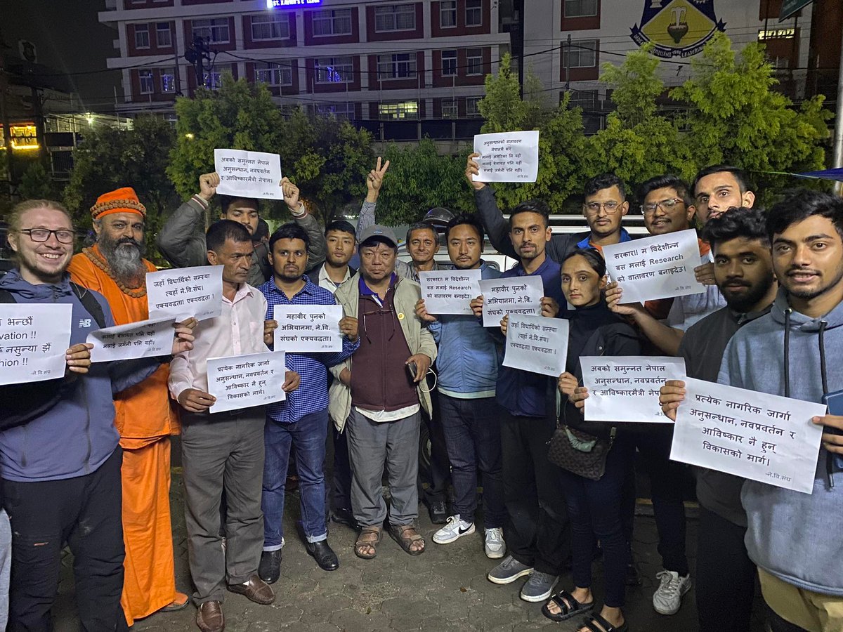 koirala2018's tweet photo. महावीर पुनको माग प्रती हाम्रो एक्यबद्धता!!
अबको समुन्नत नेपाल,
   अनुसन्धान, नवप्रवर्तन र आविष्कारमैत्री नेपाल।
सरकारले अनुसन्धान, नवप्रवर्तन र आविष्कारमा नीतिगत व्यवस्था सहितको कम्तीमा १% बजेट निर्धारण गरी शिक्षा क्षेत्रमा व्यावहारिक परिवर्तनको लागि ठोस पहल गर्नै पर्दछ।
जय नेपाल https://t.co/DlWK2wDz4C
