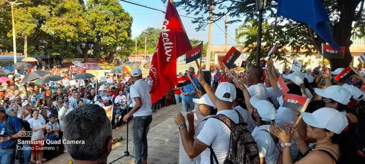 Listos los trabajadores moenses para desfilar en apoyo a la #RevolucionCubana este #1roDeMayo <a href="/telecristaltv/">telecristal</a> <a href="/PresidenciaCuba/">Presidencia Cuba 🇨🇺</a>