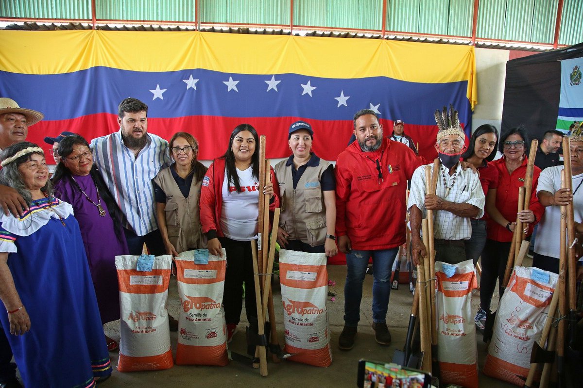 psuvmonagas_ve's tweet photo. MONAGAS | Entregaron semillas de maíz a conuqueros indígenas en el municipio Cedeño

#Monagas #Maturin 
#ALBAUnionDeportiva 

https://t.co/E5qmZly3w3 @NicolasMaduro https://t.co/SLL4eiSHHY