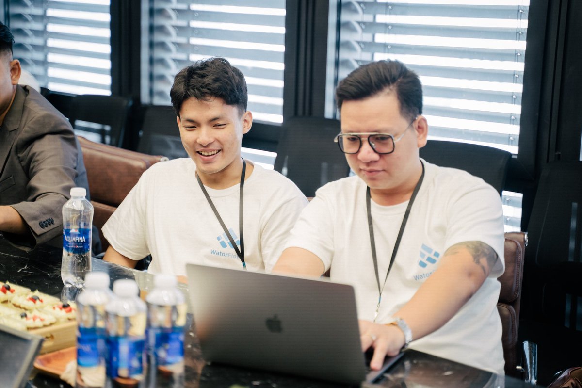 DeSui_io's tweet image. Thanks #jdione #MOVEAccelerator #SPAC3SHIP, #luckytech @theBees_Group for hosting this amazing event. 
One of a few @SuiNetwork meetups that bring Vietnam SUI enthusiasts together.
We are proud to get invited and present at the event. Also tks @0xShayan for sharing abt SUI’s tech