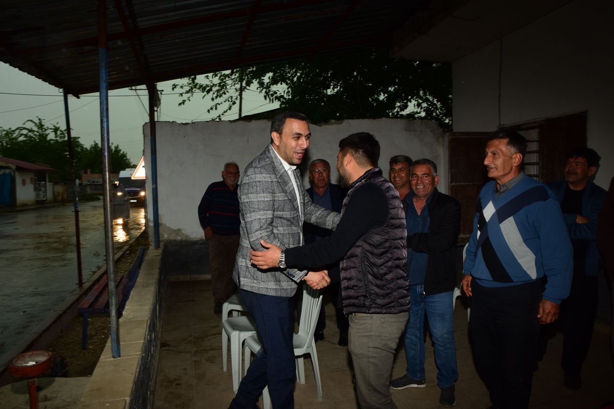 SamiOzsoy's tweet photo. 📍 #Akdam Mahallemize yağmurla beraber geldik.
#DoğrusuAKParti https://t.co/m15cQKUKJk