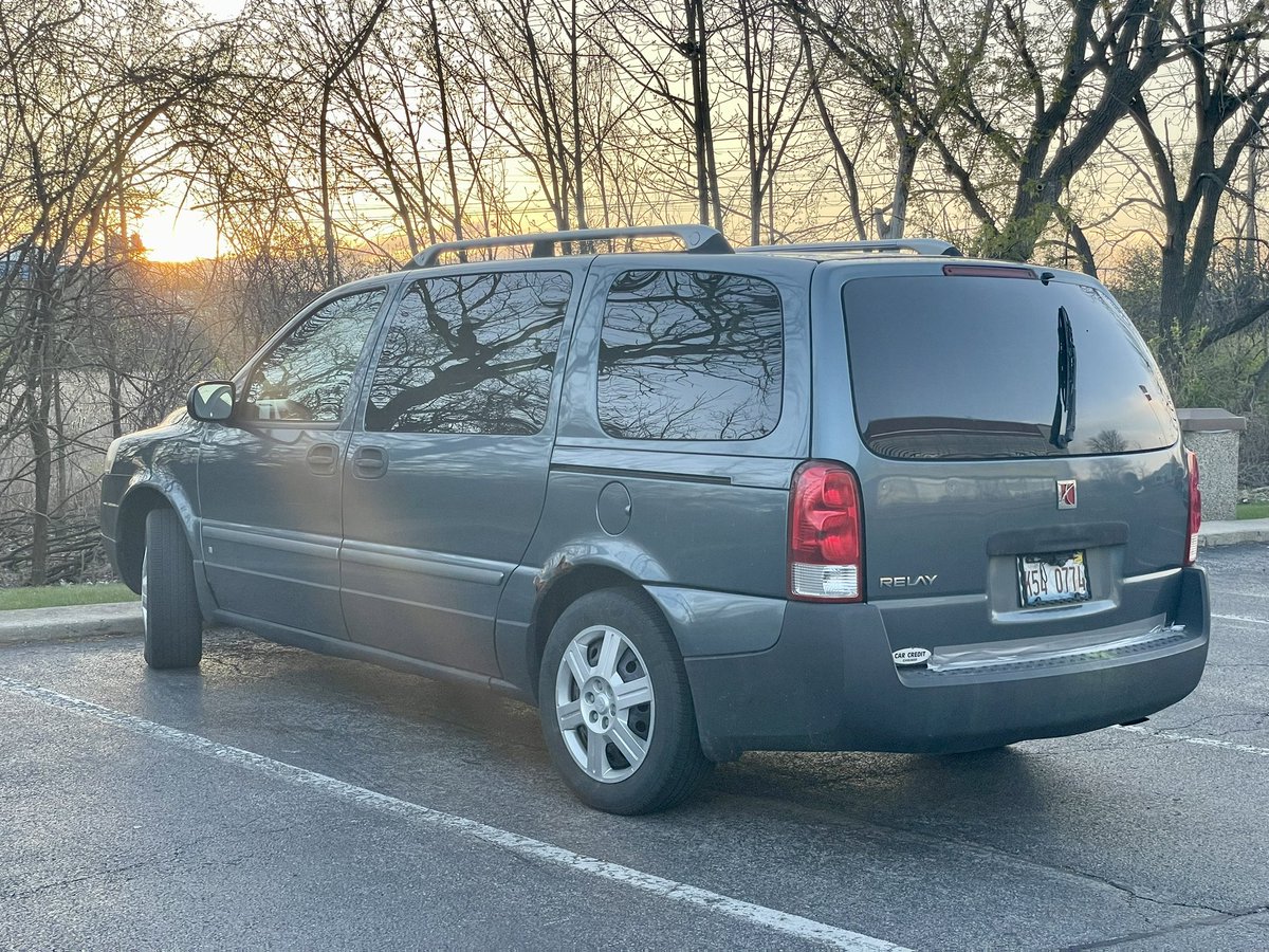 Car_Guy_Tom's tweet photo. Spotted! The legendary Saturn Relay! #CarSpotter #Saturn #SaturnRelay #Sexy #DeadBrand https://t.co/GfxTARVxlM