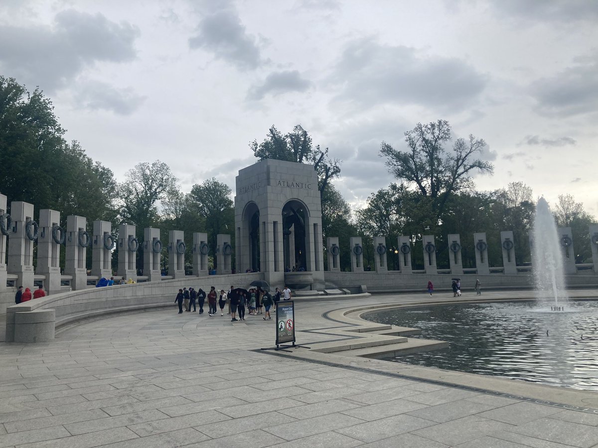 Just checking in on Joe 🙋‍♀️
Full tourist in Washington D.C. on a day off from Gruffalo-ing. #tourlife #gruffalolive