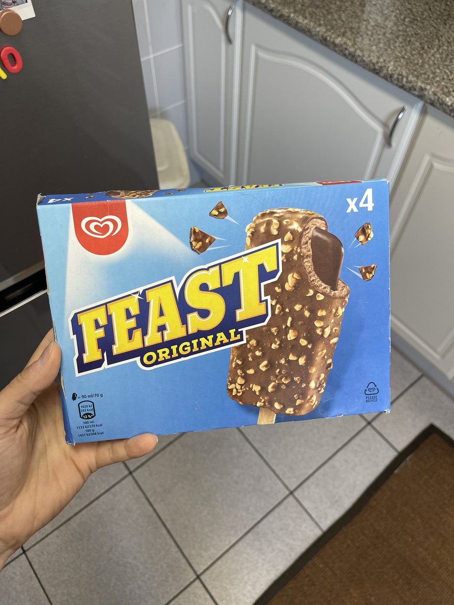 ChefeJamon's tweet photo. Review do gelado Feast da Olá (4.99€/4 un)

Uma verdadeira ode ao chocolate em todas as suas texturas. Casca crocante de chocolate, gelado de chocolate e um lingote de chocolate sólido. Tudo em harmonia sem ser doce demais.

10/10 mamava outra vez até deixar o pau limpo https://t.co/8MAIrE6LRk