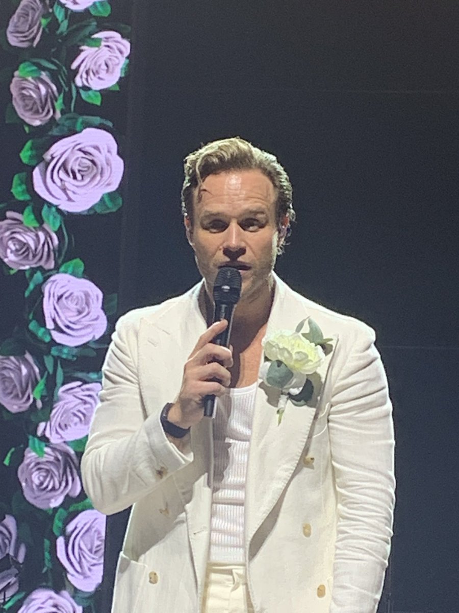 shezallo2012's tweet photo. Best night at Leeds last night with @ollymurs my girl loved it @AllottJessie 💞💞
One very happy daughter when she was nearer the front than what I told her 😂 https://t.co/niVUV7WyDo