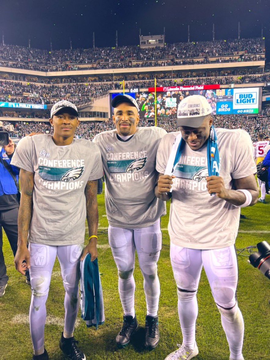 mccrystal_alex's tweet photo. Jalen Hurts
DeAndre Swift
Kenny Gainwell
Rashaad Penny
Aj Brown
Devonta Smith
Dallas Goedert
Olamide Zaccheaus 
Jordan Mailata
Jack Driscoll
Jason Kelce
Tyler Steen
Lane Johnson

WHO IS OUTSCORING THIS OFFENSE 😂 https://t.co/rilODvl867