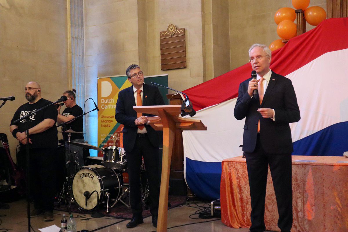 KvanOosterom's tweet photo. Games, fun, flowers for volunteers, music and our national anthem on splendid and widey attended #KingsDay celebration @dutchchurch @DutchCentre here in London with a great ‘Oranjezonnetje’. https://t.co/JKIEQjnF1m