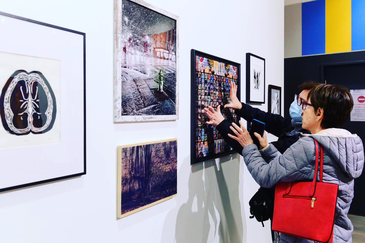 ShopApanaki's tweet photo. Attention art lovers! 🎨 The 22nd Juried Exhibition is now on display at Daniel Spectrum. Come stop by and get inspired by the amazing works of art featured in this year's #BeingScene exhibition.

#BeingScene2023 #workmanartsto
#juriedexhibition
#madartists #camh https://t.co/xQ1WYu2e9C
