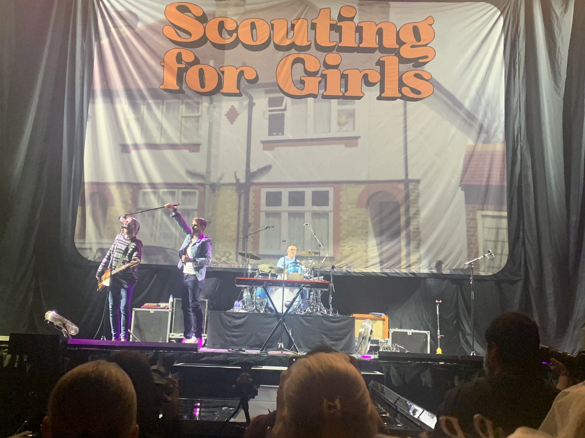 shezallo2012's tweet photo. @Scouting4Girls amazing night at Leeds thank you so much 💞 https://t.co/vY37eExqtd