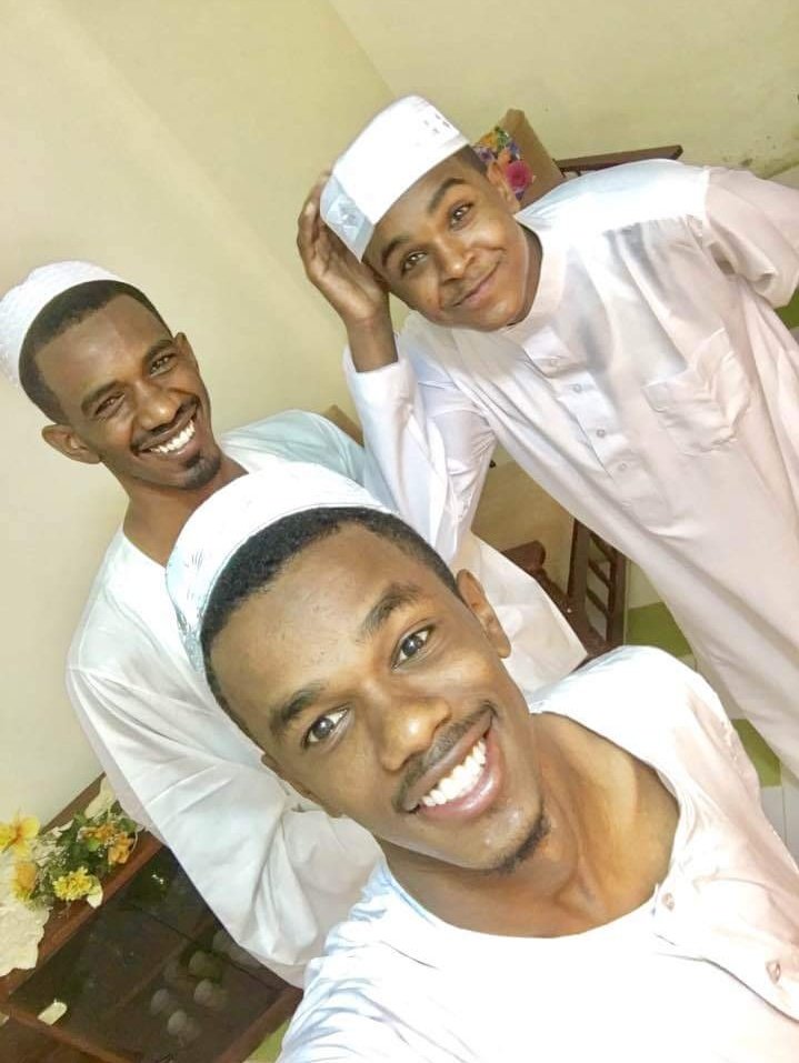 jwzoli's tweet photo. مات اخوي وحييت انا والبقاء لله 
وانا لله وانا اليه راجعون https://t.co/plktaBulyo