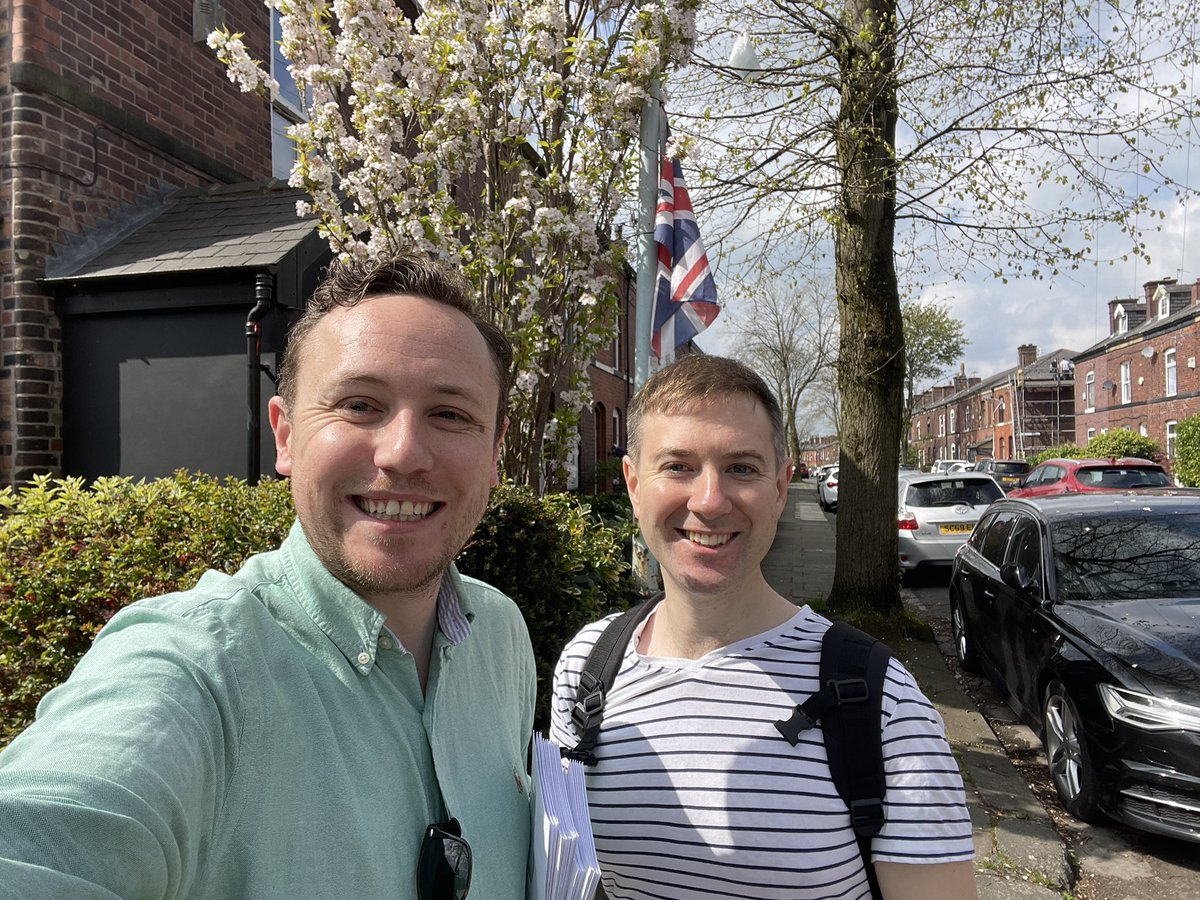 JonesNick_UK's tweet photo. Super afternoon out and about speaking to residents across Pilkington Park #reportingback
Great support with many already voted by post. #torydoorstep https://t.co/ySVNsqjWzn