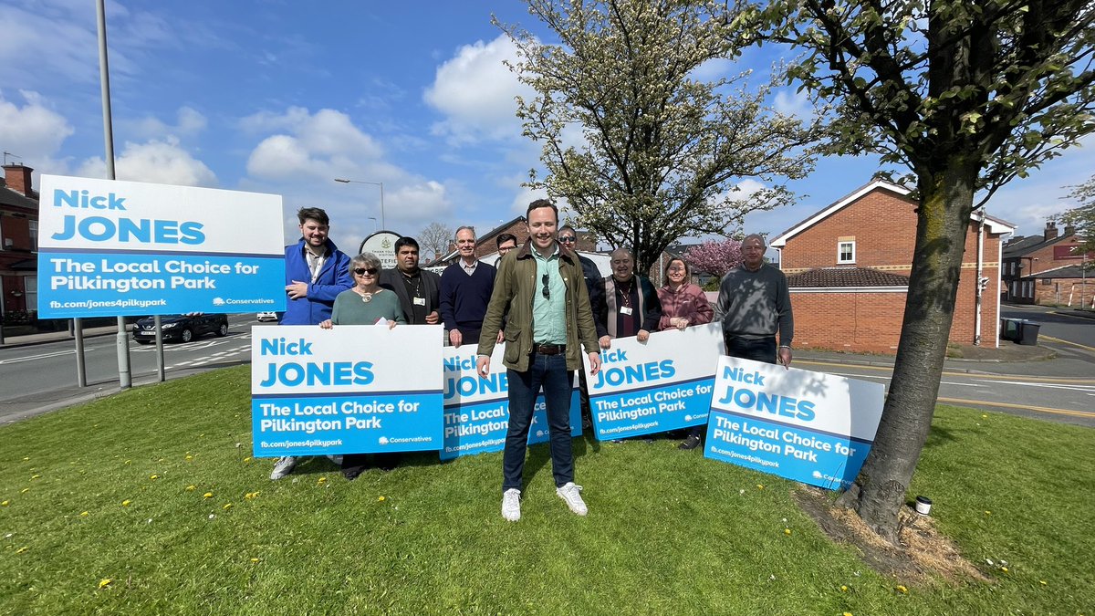JonesNick_UK's tweet photo. Super afternoon out and about speaking to residents across Pilkington Park #reportingback
Great support with many already voted by post. #torydoorstep https://t.co/ySVNsqjWzn
