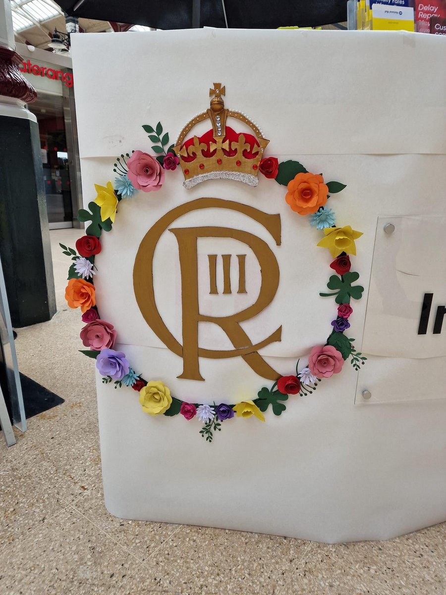 chuckleoftheday's tweet photo. Getting the station ready for the coronation 🤴🏻 #Coronation #KingCharlesIII #LongLiveTheKing @greateranglia @GreaterAngliaPR https://t.co/TEACxj3xiL