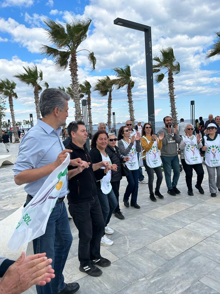 AntYesilSol's tweet photo. Konyaaltı ilçe 15 Mayıs zaferini şimdiden kutluyor . Halaylar şimdiden zaferini sinyalini veriyor .
Her Biji Konyaaltı. 
Birlikte Değiştireceğiz https://t.co/hioBLy0Ybt
