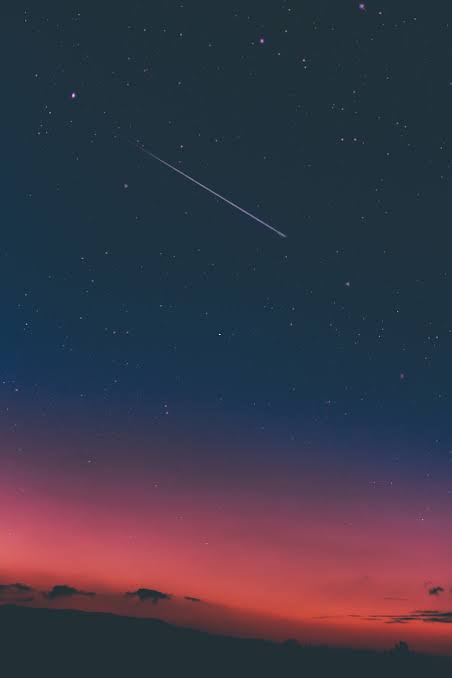 parxthh's tweet photo. A shooting star doesn't shoot up,
But instead falls down.
To wish upon something that is falling....
I wonder what that means for our 'wish'. https://t.co/VGbub6L2QN