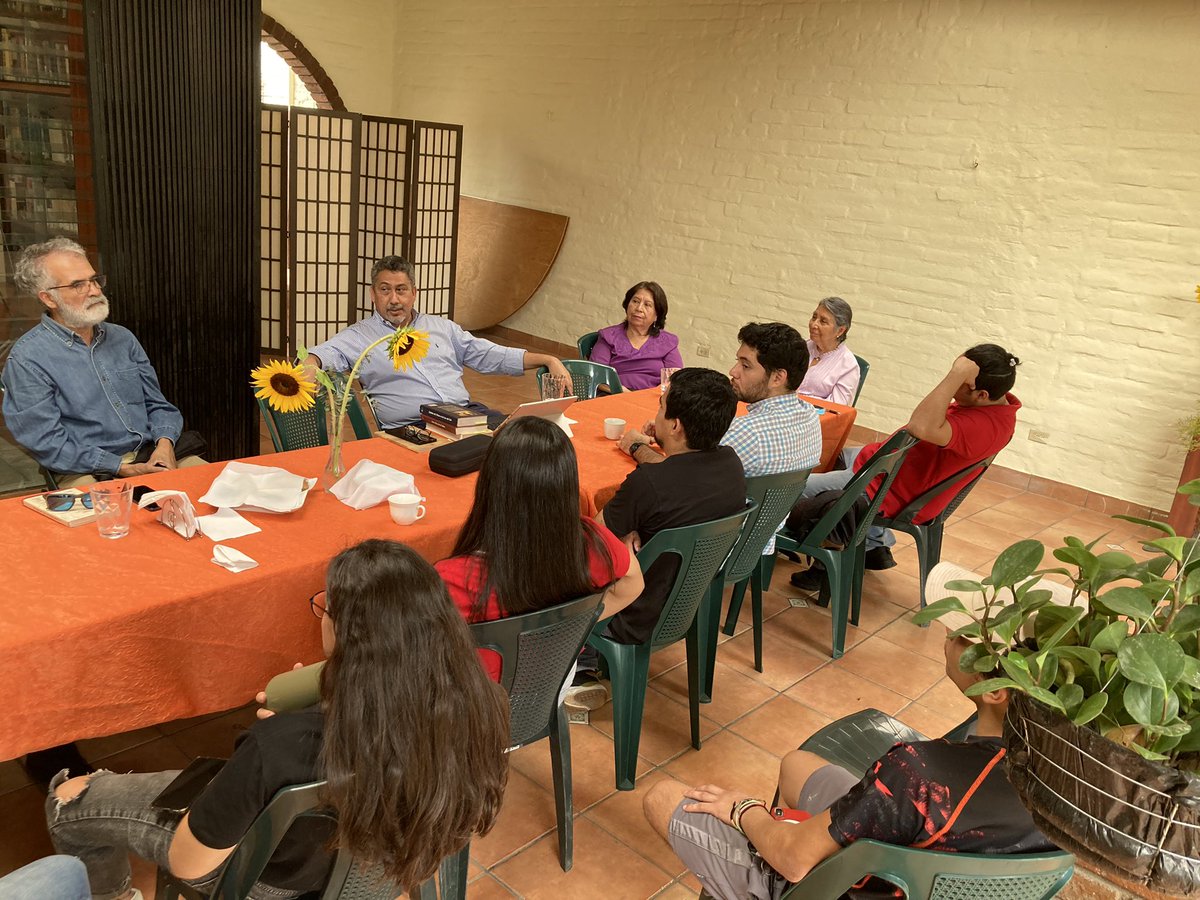acropolistecla's tweet photo. Te deiamos unas excelentes fotos de la actividad de esta mañana, donde reflexionamos sobre el Alma desde una visión de Egipto.

Te invitamos a participar en nuestros futuros cafés filosóficos. https://t.co/nxd0dOZSk4