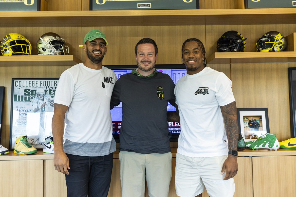 CoachDanLanning's tweet photo. The Coaches are READY @oregonfootball https://t.co/Qgi2yBCOSn