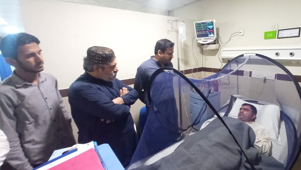 Special Assistant to CM #SindhGovt & President @PYOSindh Mr. @JavedNLaghari paid visit to inquire health of District President @PyoEast #Karachi Dear @BadshahPPPPYO. He was accompanied by Lala Raheem & Nawab Adnan Chand.
@AdnanChandPPP @LaLaraheem2 @WaqarMehdiPPP1 #PPPFamily