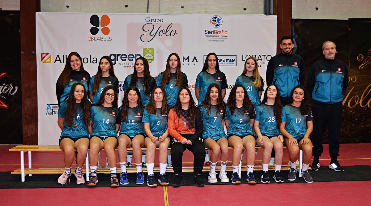 mrdosuna's tweet photo. Orgulloso mis compis de fatigas y RRss 
Enhorabuena @DonjoSalesiano.es @alexcastelmusic por vuestra clasificación para las fases nacionales !
Pero tb a esos @sherpartanosSalesianos y a CF e IF que se han desplazado a animar a su compañeros!!
#noescribimospaginas #AbrimosCaminos https://t.co/4LJx1Bul8S