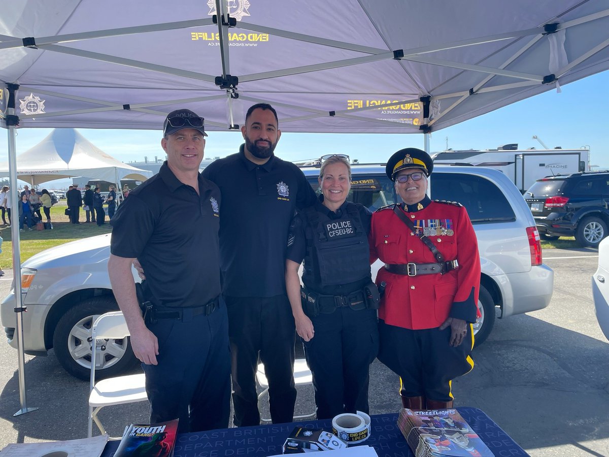 CfseuMRO's tweet photo. I'm with my friends @AchieveGirl #girlsflytoo come down and see us at the #endganglife tent. @AbbyPoliceDept @AbbyNews @BCRCMP https://t.co/hQUe8JEbHa