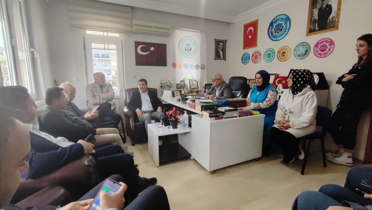 YardHizPlatform's tweet photo. Bu görüşme ve katkı çabası daha bi’ anlamlı ☺️

Derdimiz ve dosyamız hepimiz adına  bu kez;

Babası ve Oğlu @AhmetCe33210127 #YardımcıHizmetlerSınıfı mağduru olan,  Antalya @AkdenizLar Başkanı
Sayın Hasan Hüseyin CENGİZ Beyefendi tarafından @Akparti Antalya MV, Vali, Emniyet Eski Genel Müdürü Sayın @kemalcelik007 Beyefendiye izah ve teslim edildi.

Evvelâ, 

Konuyla bizzat ilgileneceğine, mükâleme etmemizle derdimize aşina olan  Kıymetli Vekilimiz @avmustafakose  ile de istişare ederek ilgililere, en üst makamlara ivedilikle ileteceğine dair söz veren Kıymetli Vekilimize,

YHS’li olmamasına rağmen sıkıntılarımızın kuşaklar boyu devam ettiğinin canlı şahidi,
“Ailelerimizle 600.000 kişiyiz” söylemimizin ispatı olarak konuyu içtenlikle anlatan Hasan Hüseyin CENGİZ Beyefendiye, toplantıya iştirak eden kıymetli oğlu @AhmetCe33210127 ve @bazan_nasuh arkadaşlarımıza da  teşekkürlerimizi ve minnetlerimizi sunuyoruz 🙏🏻😊

Hep birlikte başaracağız 💪🏻

@RTErdogan
@dbdevletbahceli
@ErbakanFatih 
@fuatoktay
@mustafaelitas
@yilmaztunc
@NumanKurtulmus
@leylasahinusta
@yilmaz_ismet58
@yavuzatar
@aselimkoroglu
@mustafaakis
@oktay_saral
@cemilertem
@mehmetucum
@drsoysal
@farukozcelikgsb
@drhasansert
@Hayati_Yazici
@mucahitkyilmaz
@belginuygur10
@ikalin1
@hasandogan
@TugrulTurkes 
@mhulkicevizoglu 
@celebimehmeta 
@ifarukaksu
@MKalayci42
@yasaryldrmMHP
@erkanakcay45
@sadirdurmaz
@TamerOsmanaaol1
@buyukataman
@KarakayaMevlut
@M_BilalAydin
@nevintaslicay
@_aliyalcin_
@yusufyazgan37
@OnderKahveci
@TalipGeylan06
@TurkesGuney